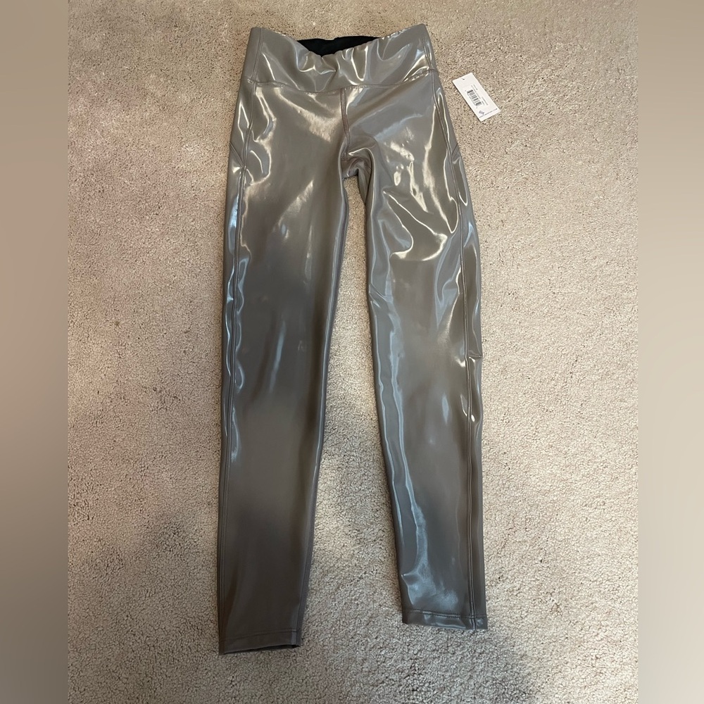 New with tags Heroine Sport Champagne colored Dutchess leggings. Small